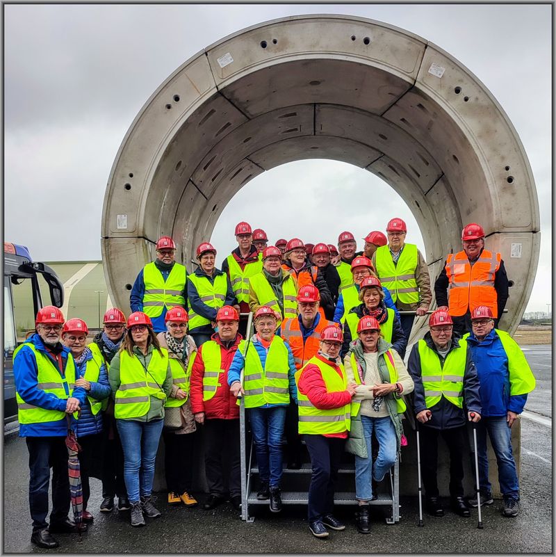 Grubenwasser1 - Informationsveranstaltung zu den Grubenwasserkanal Baustellen - Auf dem Oeynhausengelände vor der Musterverrohung Grubenwasser1