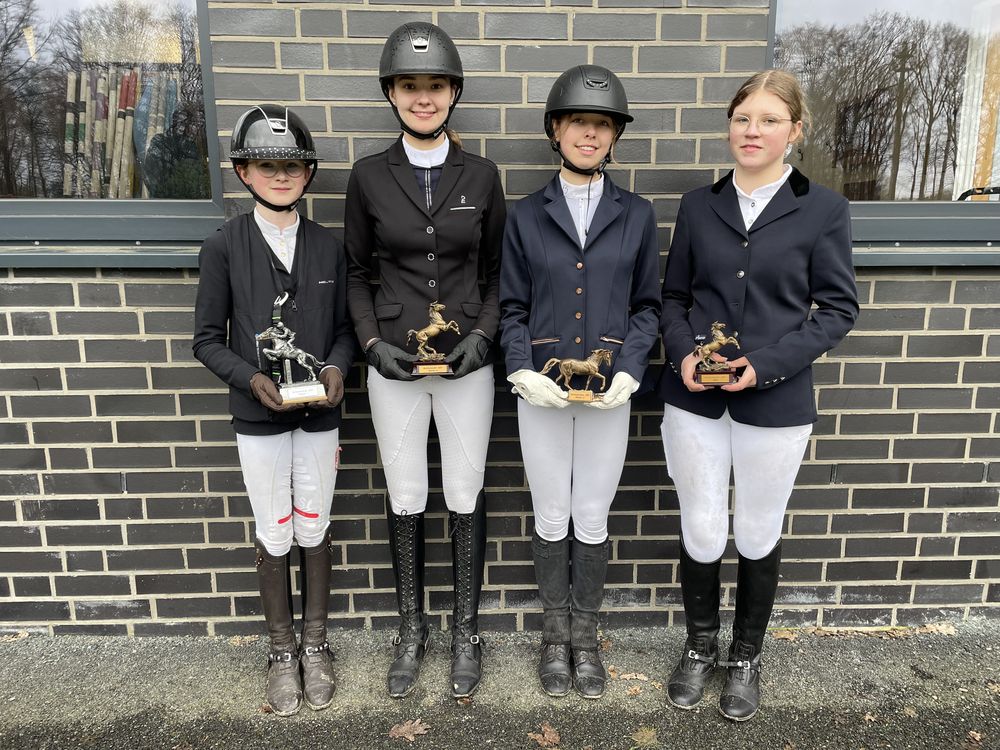 image_1 - Foto von links nach rechts: Aline Schröer, Viona Siering, Saskia Reher,Vilja Wrocklage image_1